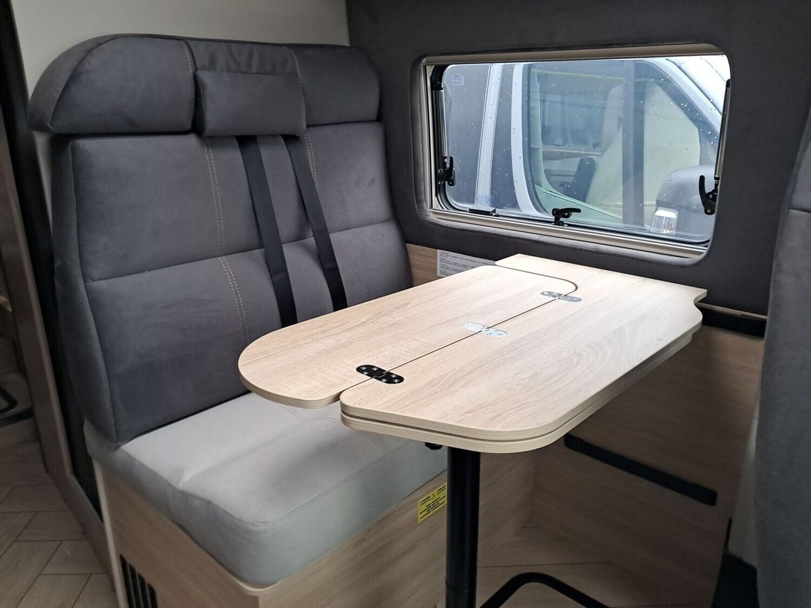 Fahrzeugabbildung Chausson Van Sweet Line V697 Solar, Markise, RFK
