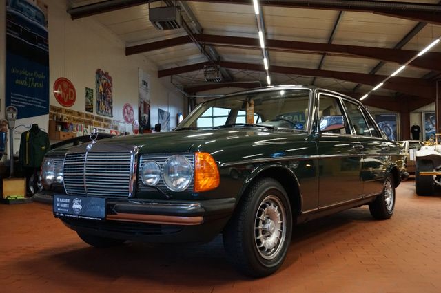 Mercedes-Benz 200 W123 *30.177 KM*LEDER*EFH*SWR*GARANTIE*