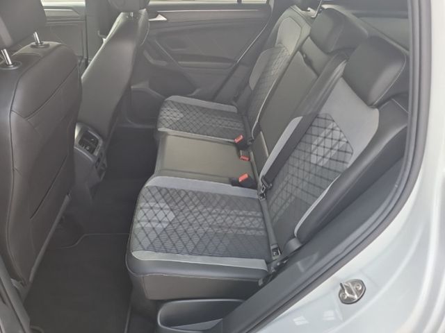 Fahrzeugabbildung Volkswagen Tiguan R-LINE 2,0 TDI DSG 4MOTION PANO AHK EASY