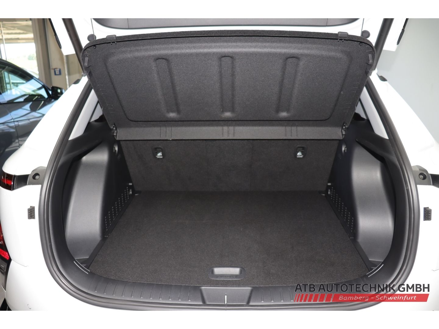 Fahrzeugabbildung Hyundai KONA Elektro Trend 2WD 65,4kWh 99,3% SOH Navi 36
