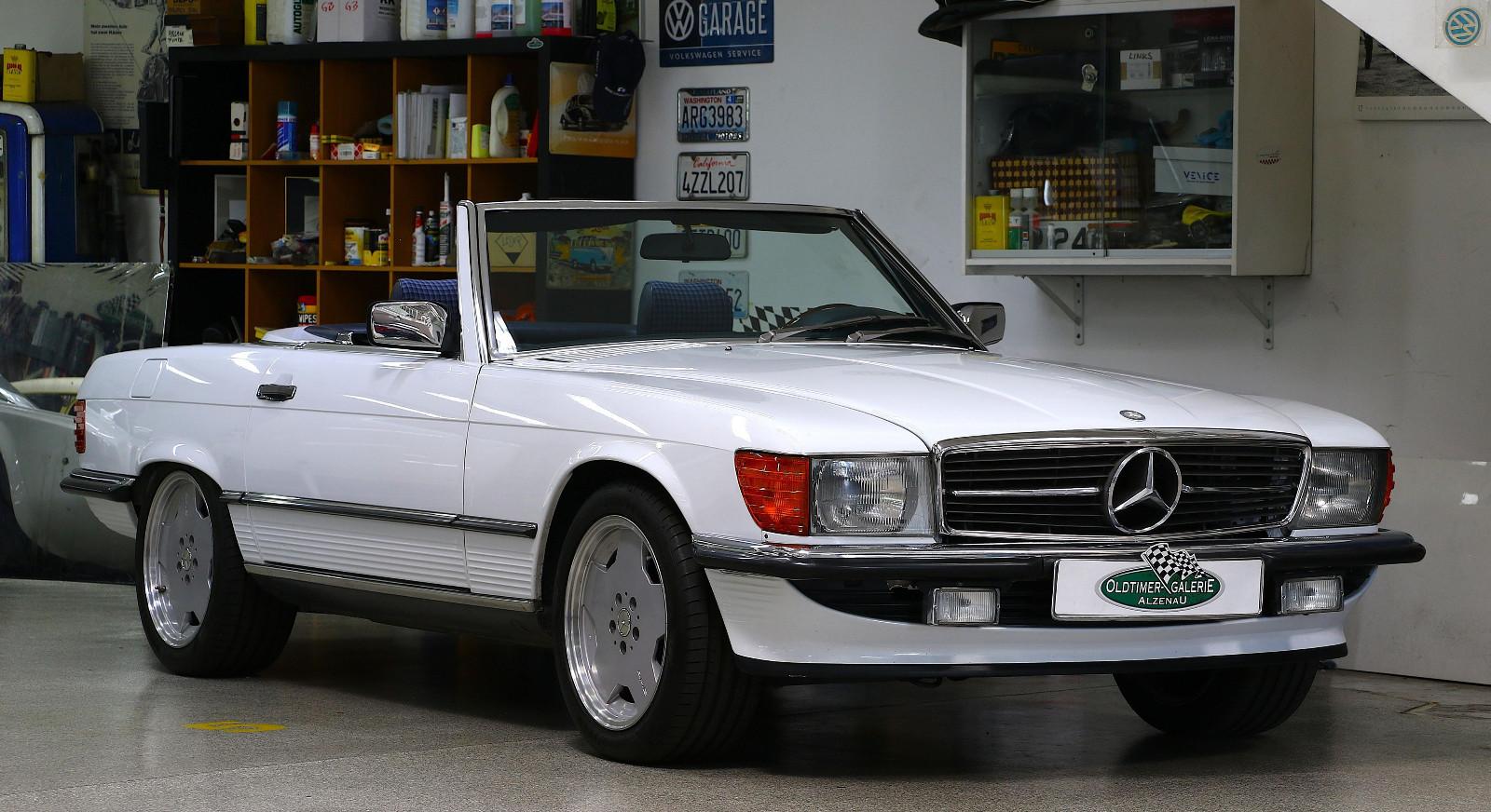 Mercedes-Benz 300 SL R107