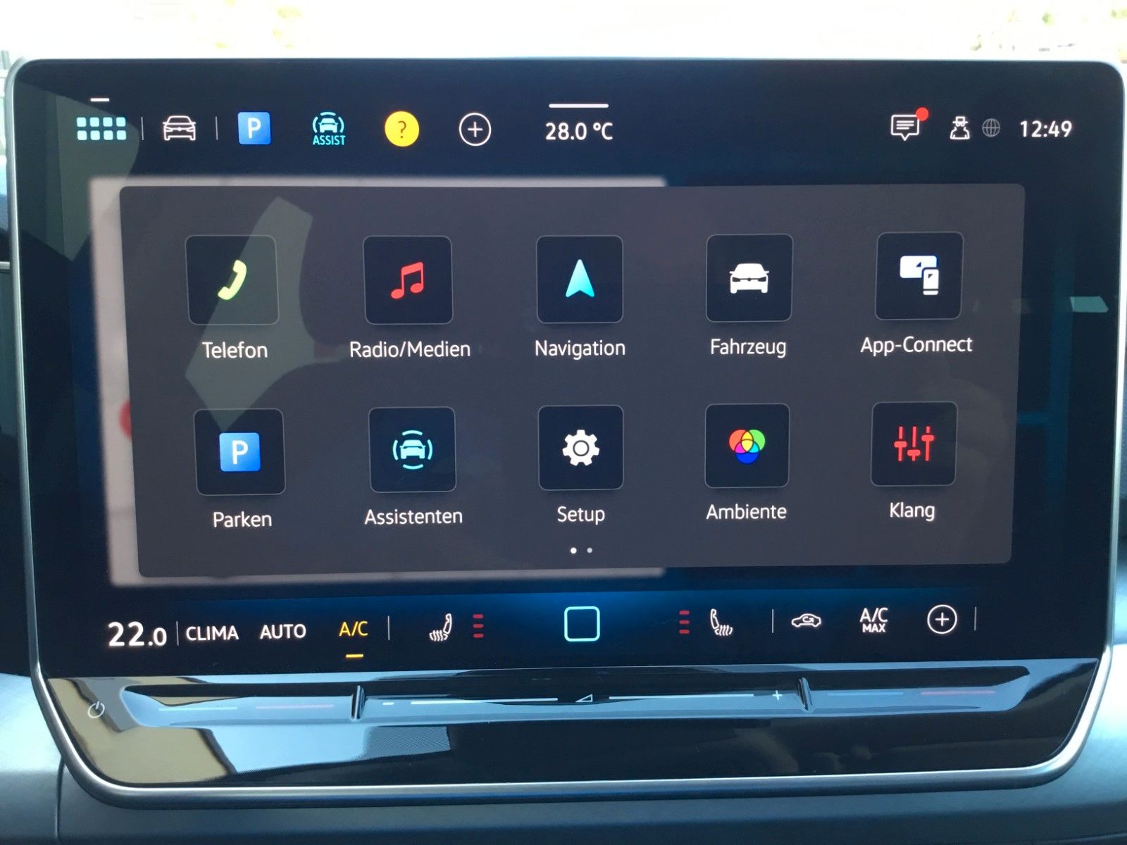 Fahrzeugabbildung Volkswagen Golf 1.5 eTSI DSG Life+AHK+LED+Kamera+Navi