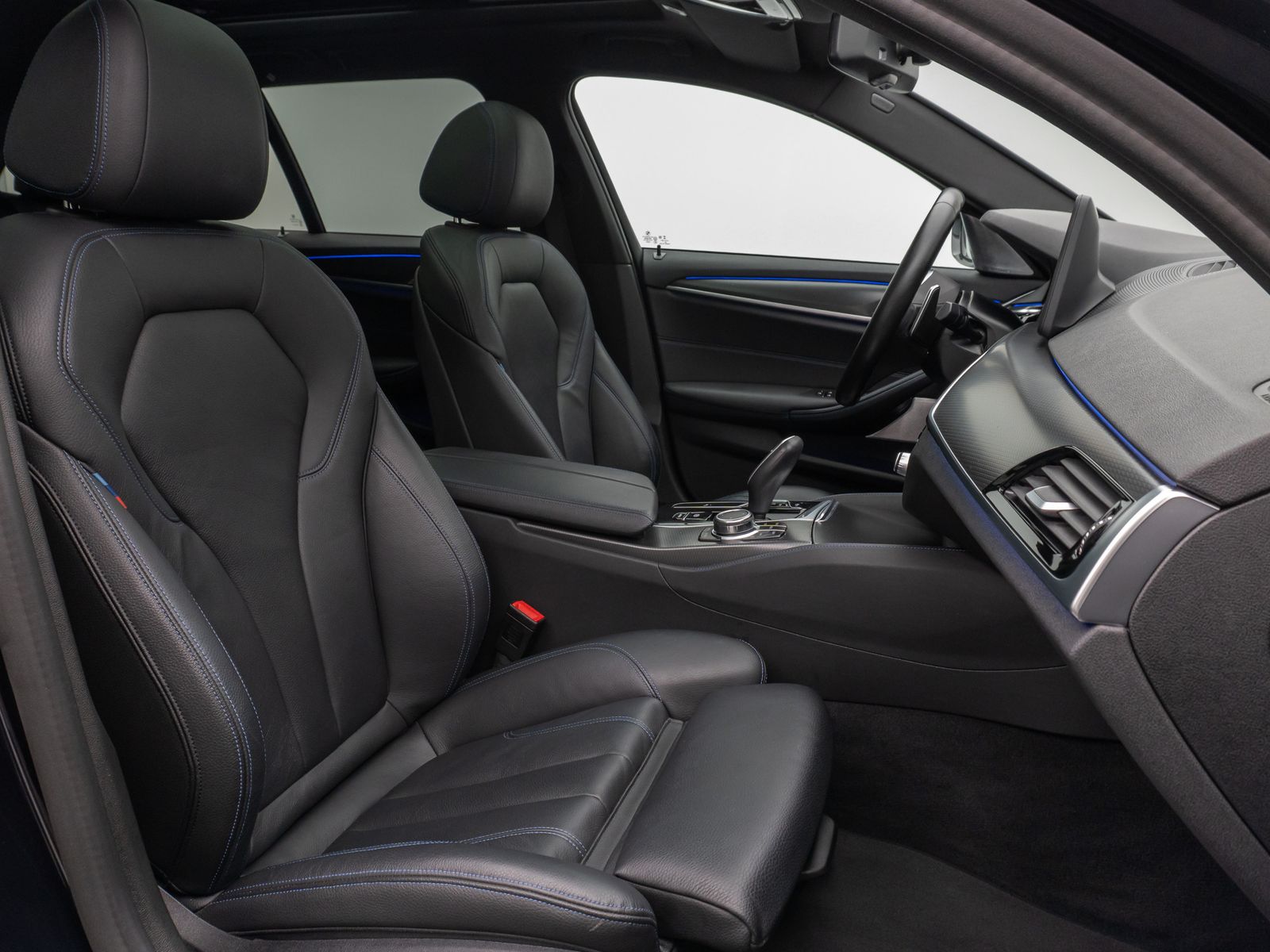 Fahrzeugabbildung BMW 540d xD M Sport Panorama DAB B&W Fernlichtassist