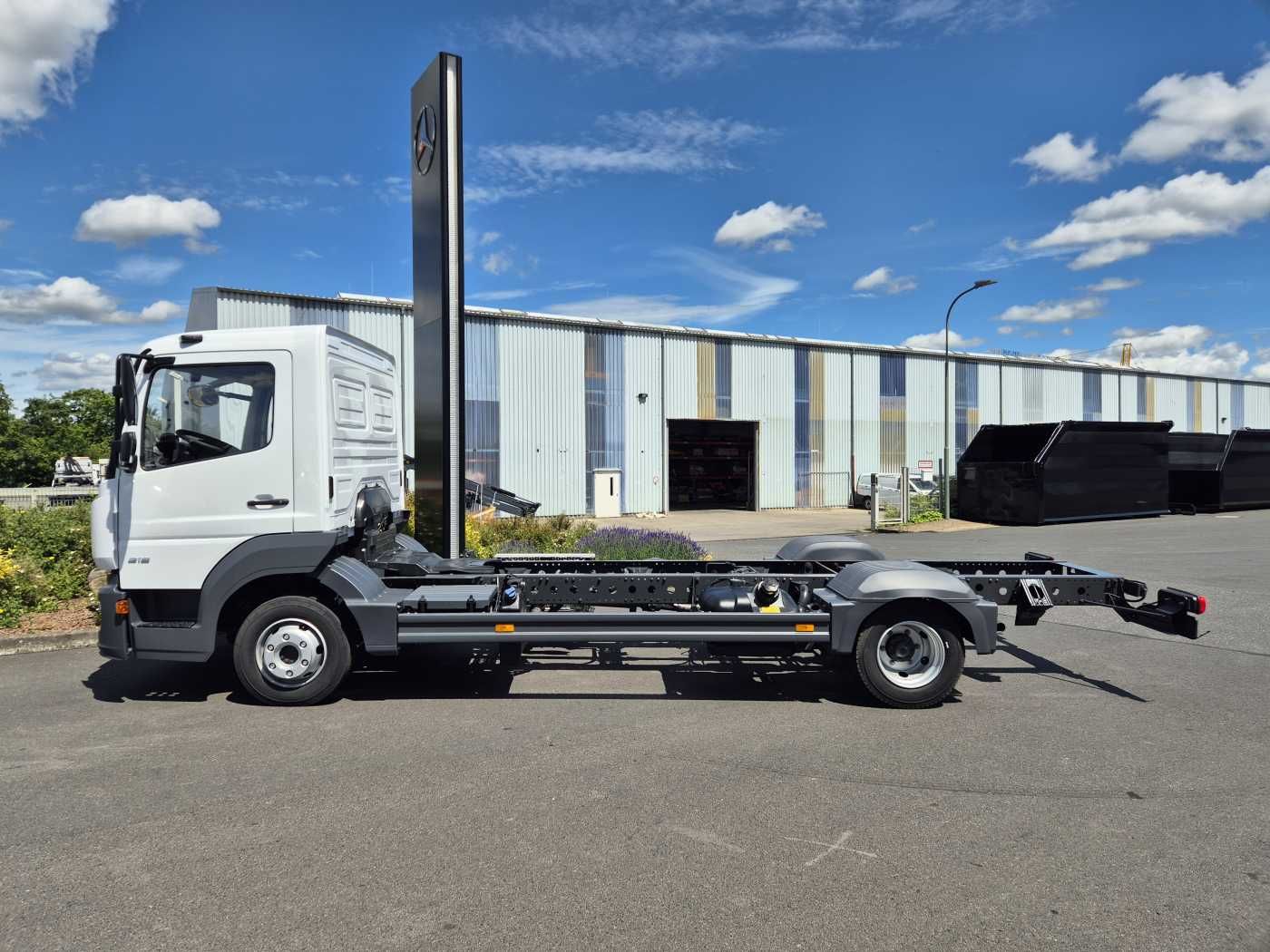 Fahrzeugabbildung Mercedes-Benz Atego 818 L Fahrgestell, 2 Stück vorhanden