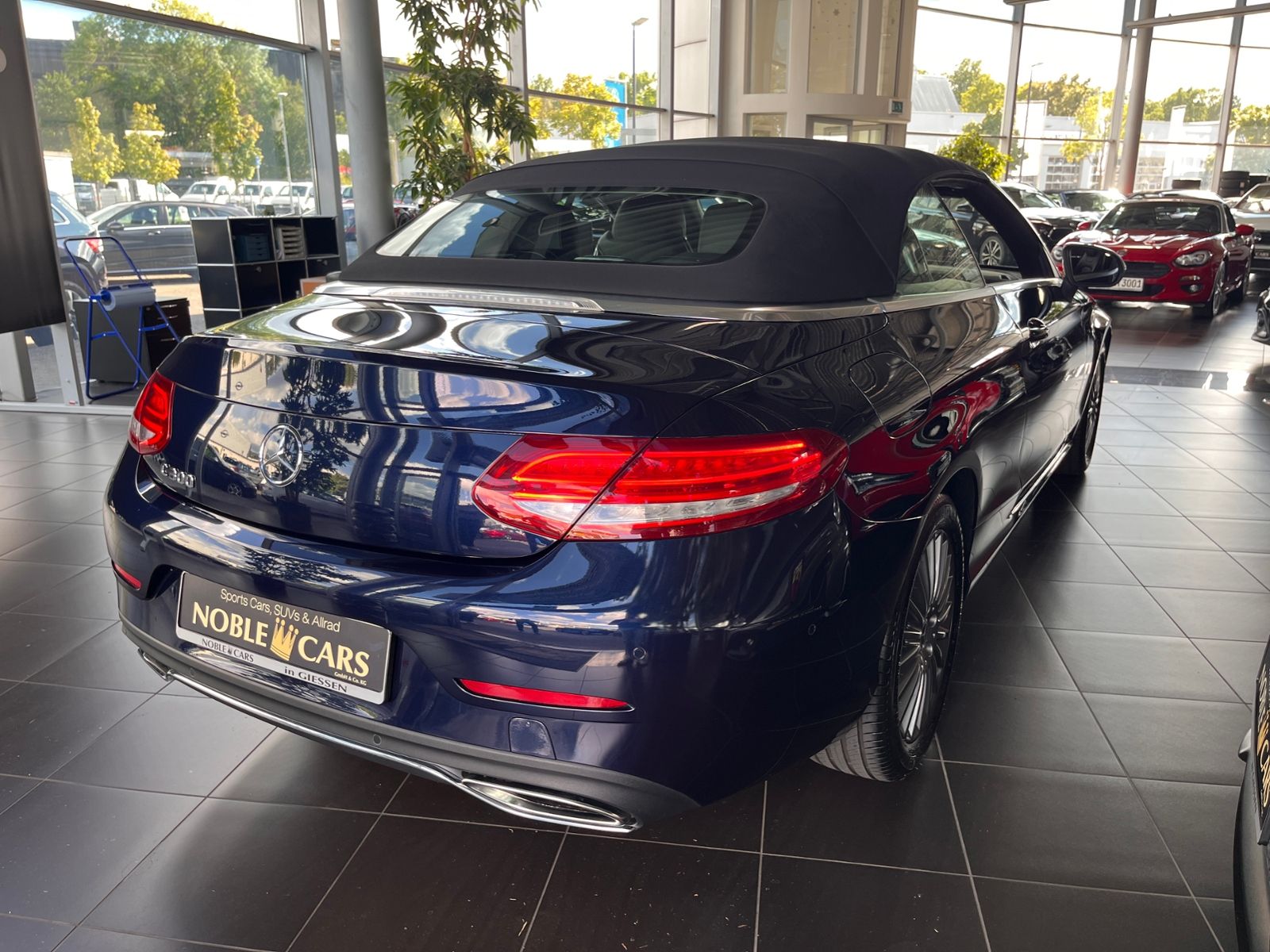 Fahrzeugabbildung Mercedes-Benz C 300 Cabrio  9G-TRONIC LED NAV SHZ PDC 17"
