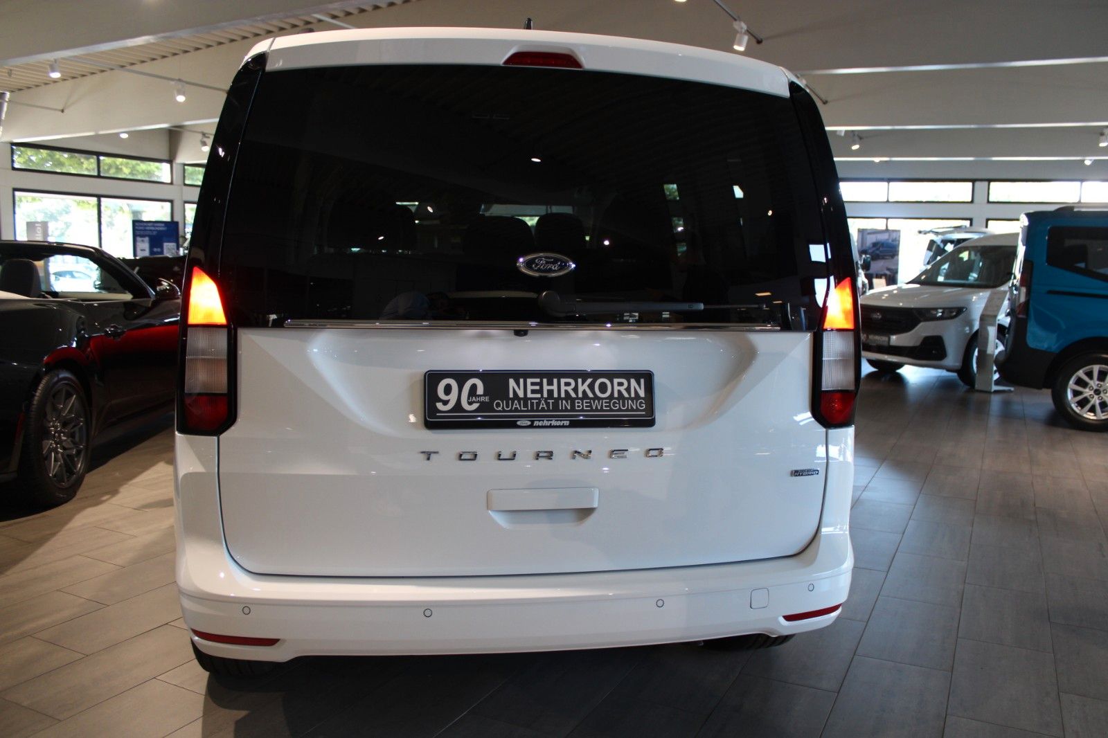 Fahrzeugabbildung Ford Tourneo Connect PHEV Titanium LED IAAC WinterP.