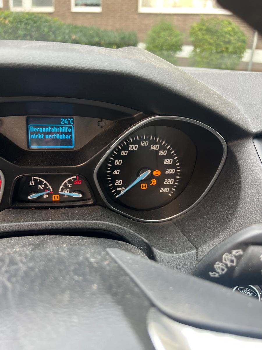 Ford Focus 2013 — вигляд ззаду