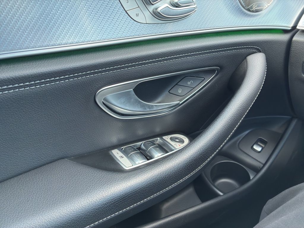 Fahrzeugabbildung Mercedes-Benz E 300 de T AMG*PANO-SD*AHZV*HUD*DISTR*BURMESTER*