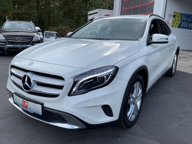 MERCEDES-BENZ GLA 250 Xenon Navi Kamera PDC
