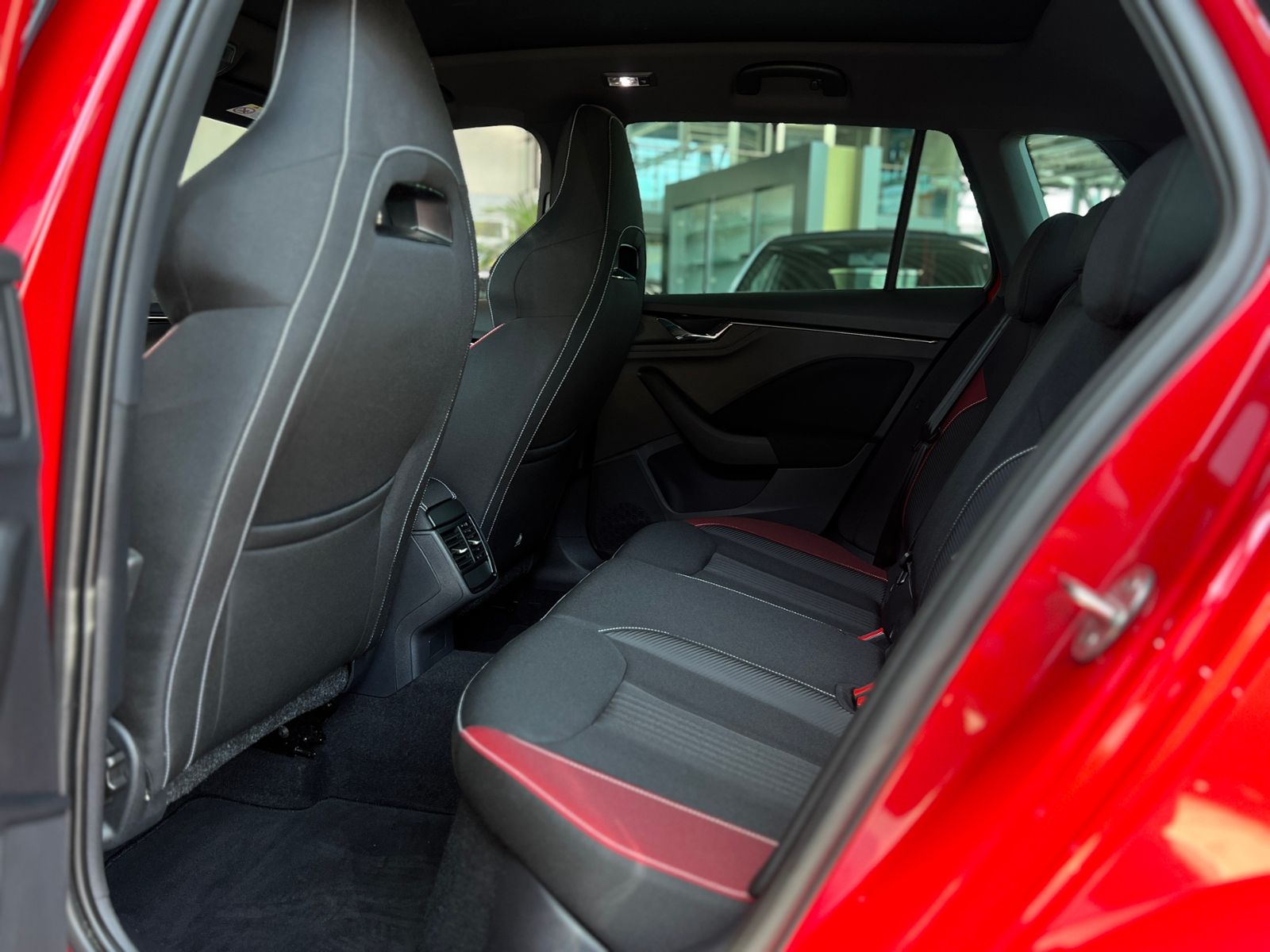 Fahrzeugabbildung SKODA KAMIQ Monte Carlo PANO LED NAV SHZ ALU