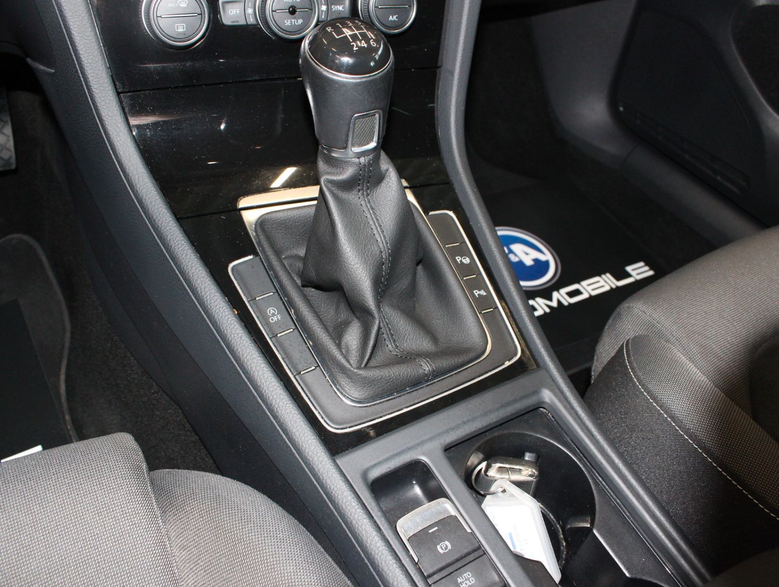 Fahrzeugabbildung Volkswagen Golf 1.4 TSI BMT Highline*Navi*Bi-Xenon*PDC
