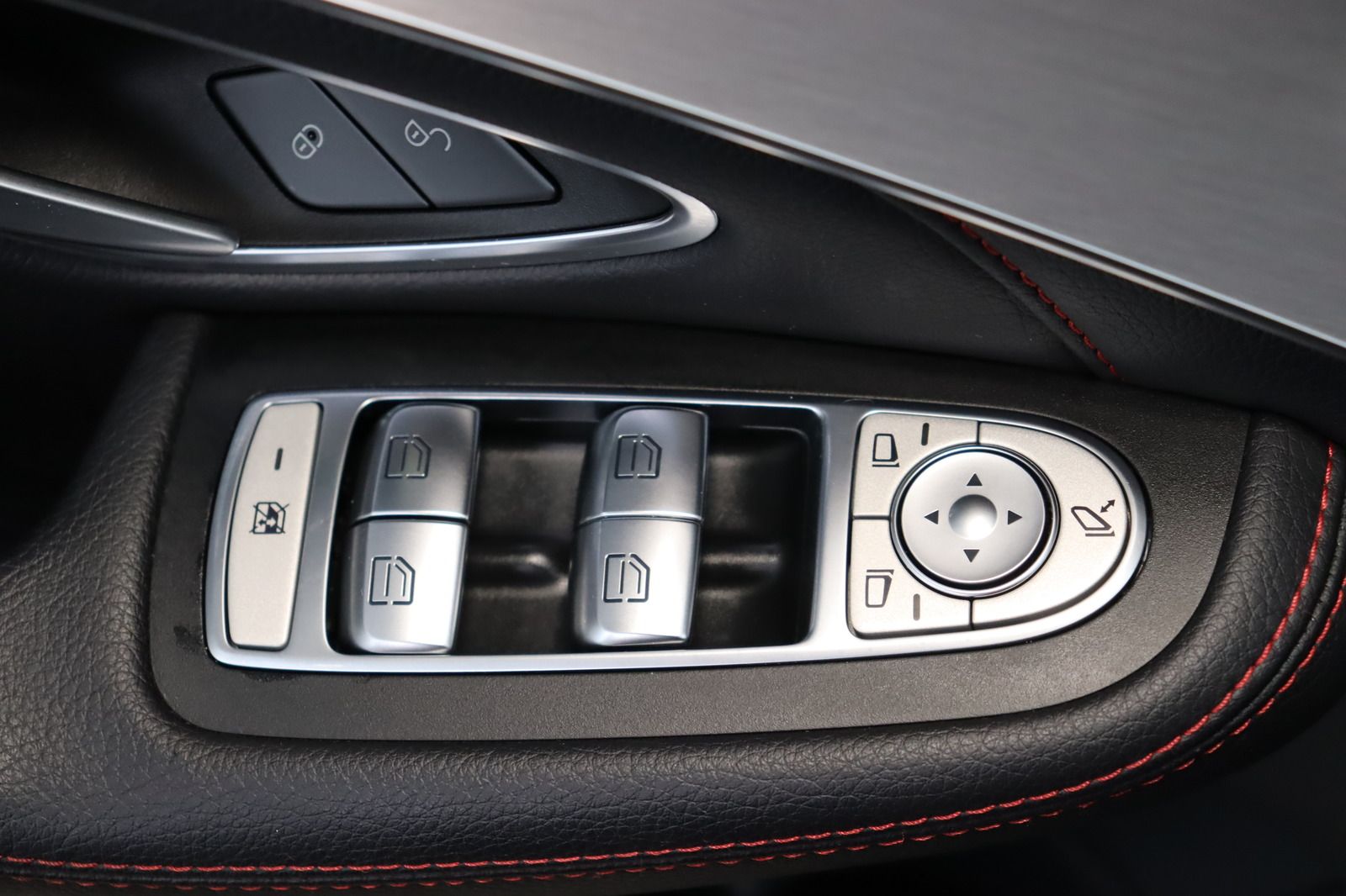 Fahrzeugabbildung Mercedes-Benz C 43 AMG 4Matic * Pano * LED * Parkassist.