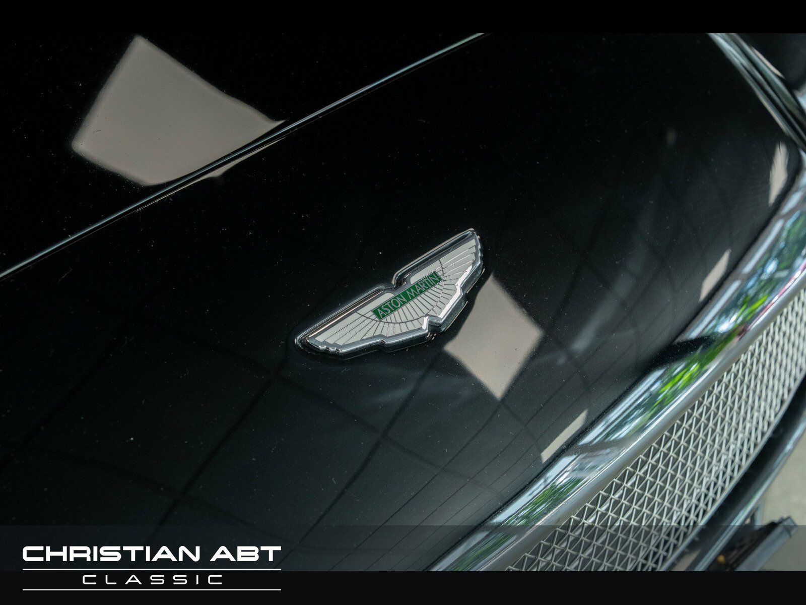 Fahrzeugabbildung Aston Martin Vantage V12