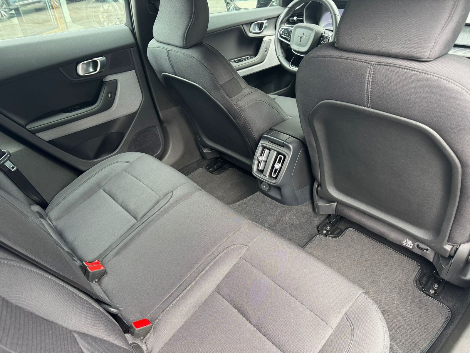 Fahrzeugabbildung Polestar 2 Standard Range SMNAVI+MEMO+SHZ+DAB+360°+19"