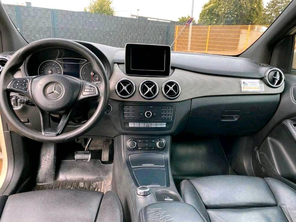 Mercedes-Benz B180 2015 — photo 8
