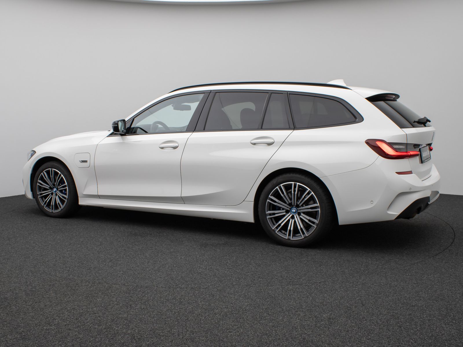Fahrzeugabbildung BMW 330e M Sport Kamera Laser HUD HiFi AHK Stop&Go