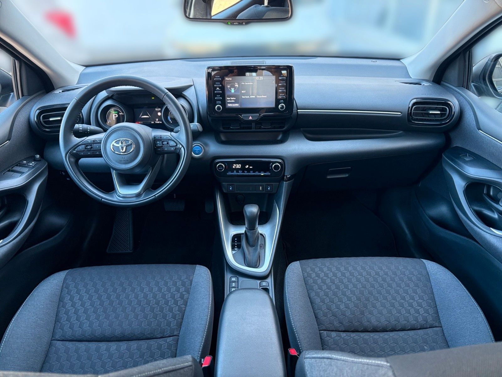 Fahrzeugabbildung Toyota Yaris Hybrid Team Deutschland