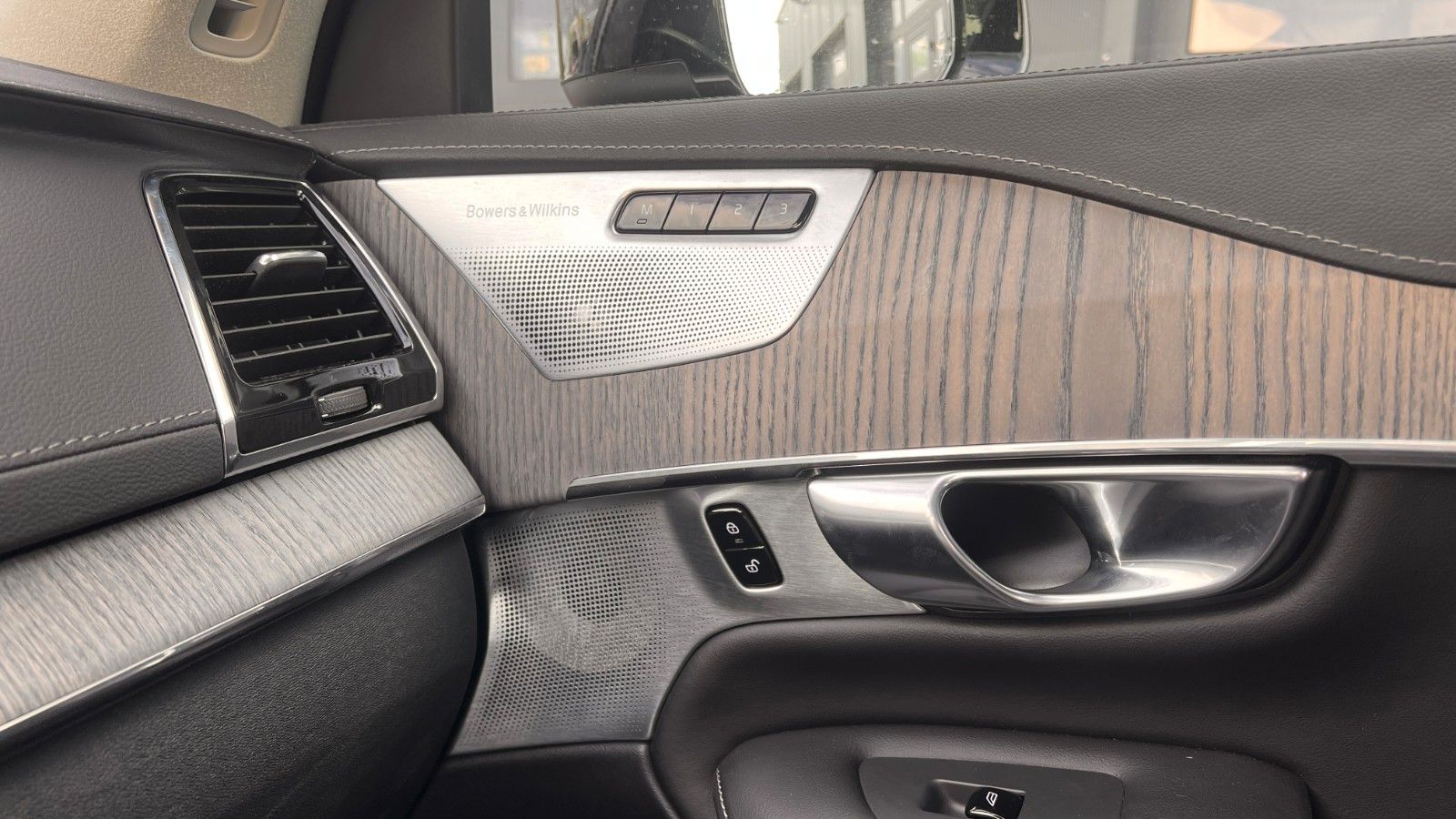 Fahrzeugabbildung Volvo XC90 B5D AWD Ultimate Bright HUD*MASS*B&W*LUFT*