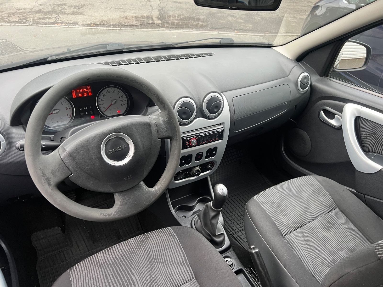 Fahrzeugabbildung Dacia Logan MCV Kombi Laureate * 7.SITZE *TÜV NEU*