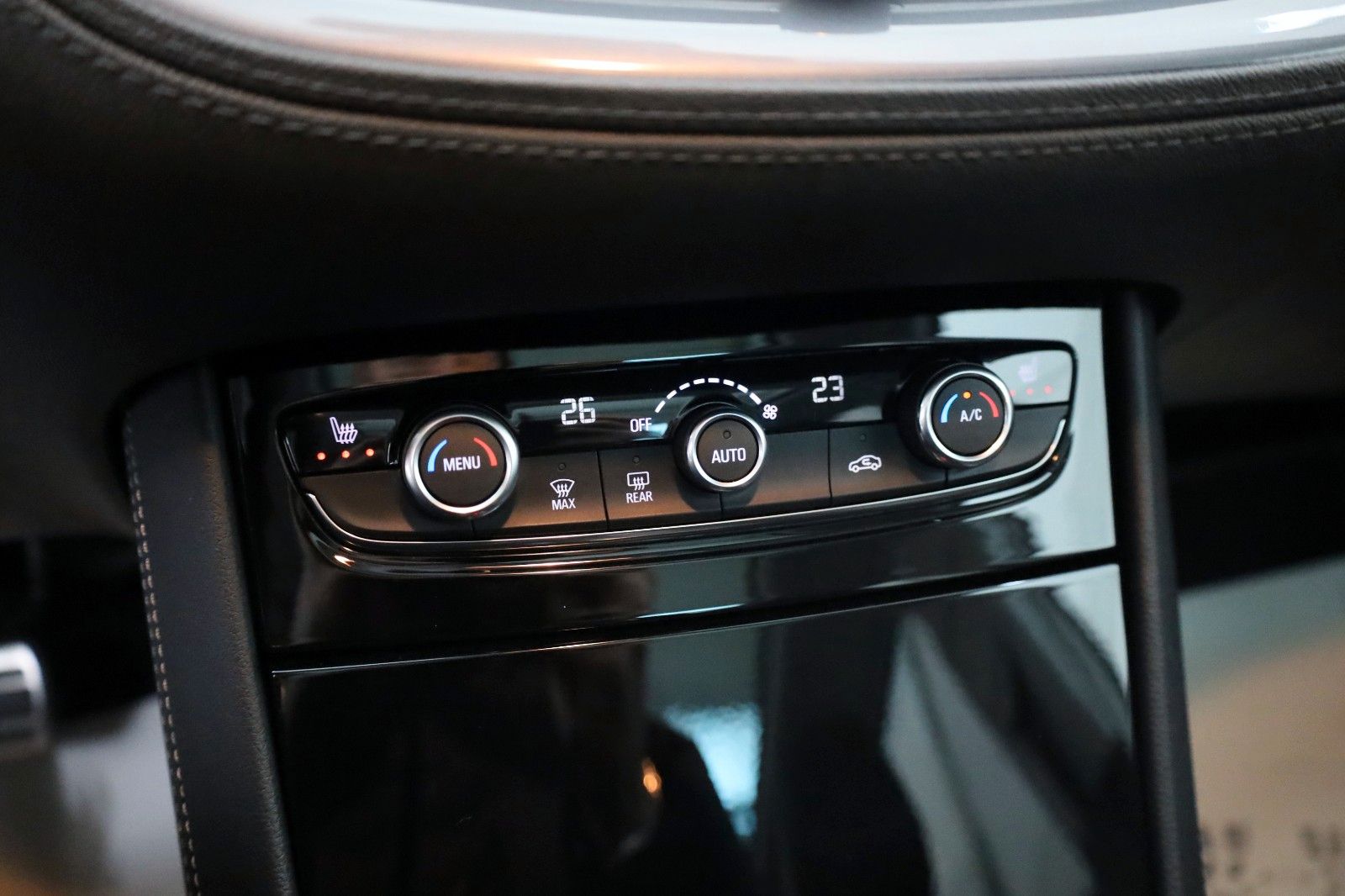 Fahrzeugabbildung Opel Grandland(X) TLeder,Navi,LED,Panorama,Kamera,AHK