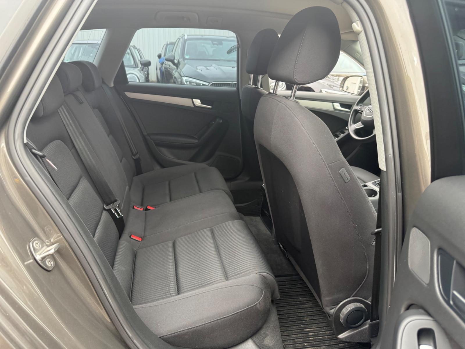 Audi A4 2013 — photo 17