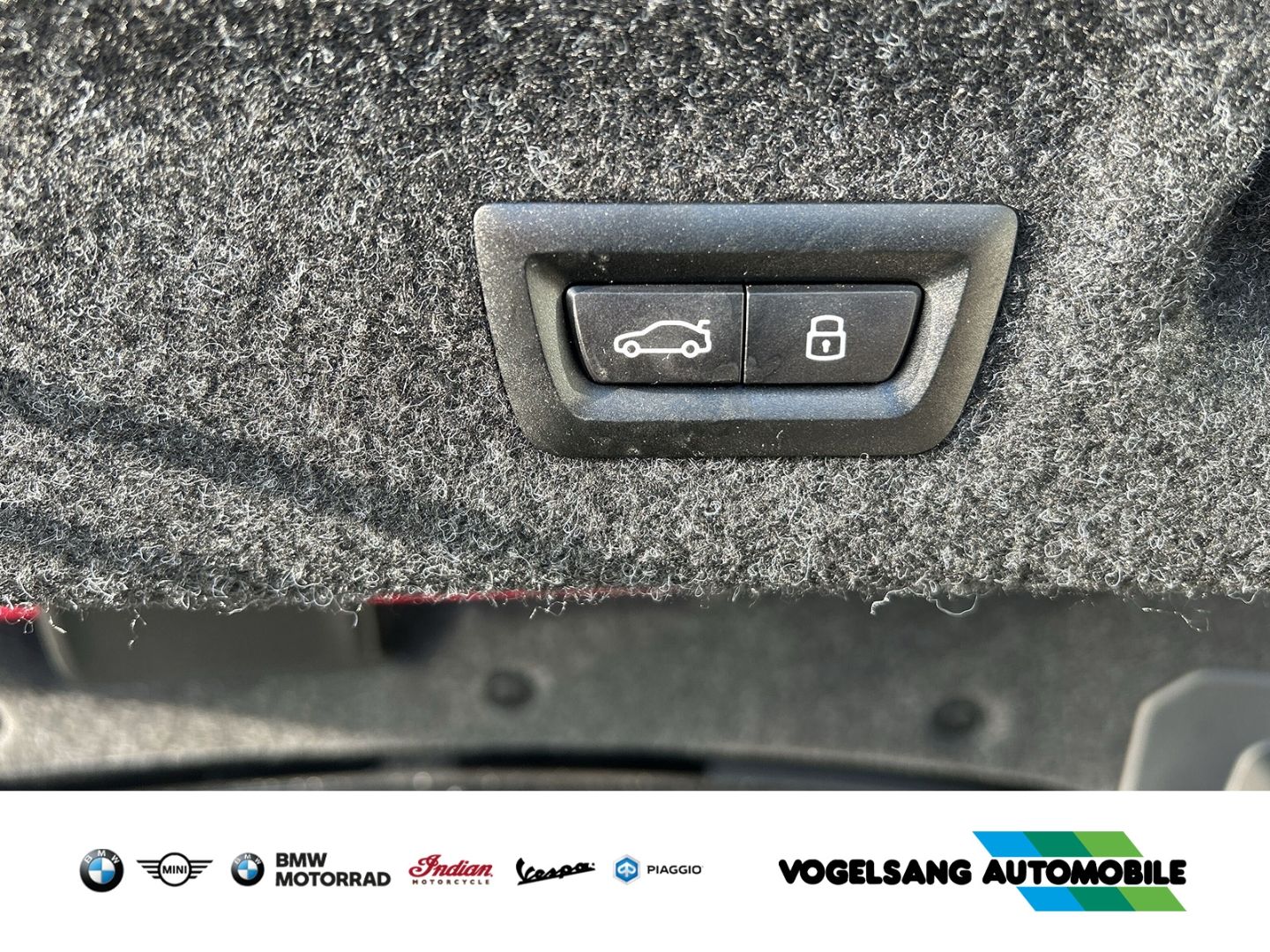 Fahrzeugabbildung BMW M440d xDrive Coupe,SurroundView,H&KSound,HeadUp