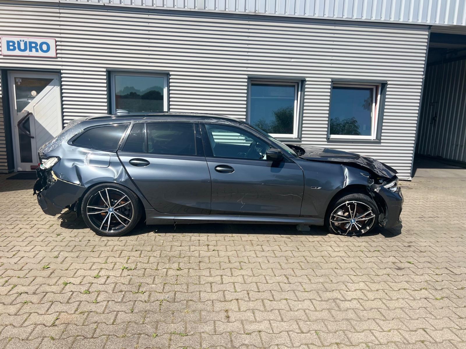 BMW 330e Touring  xDrive M Sport >Plug in Hybrid<