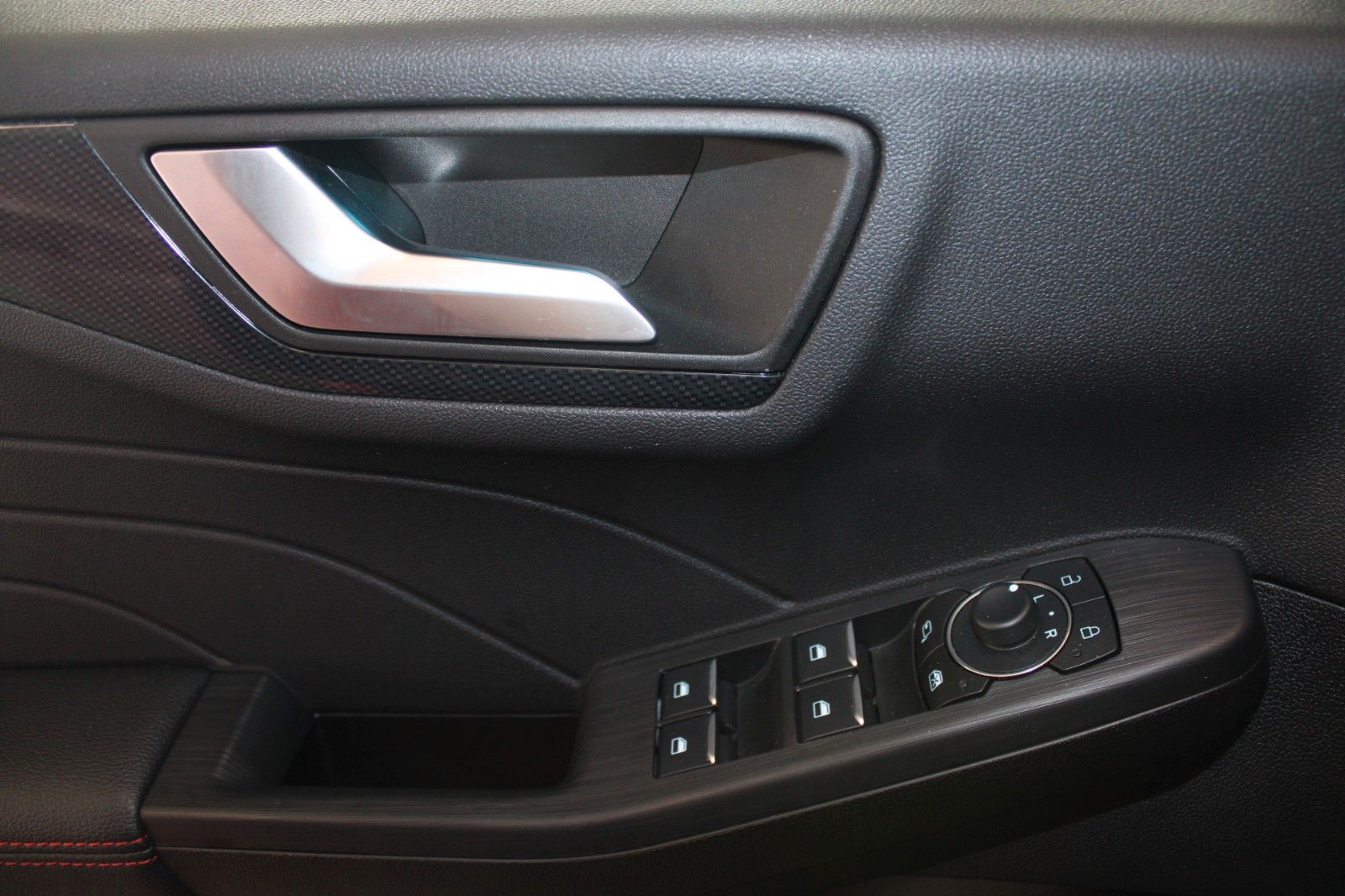 Fahrzeugabbildung Ford Kuga ST-Line X LED AHK B&O HUD ACC WinterPaket