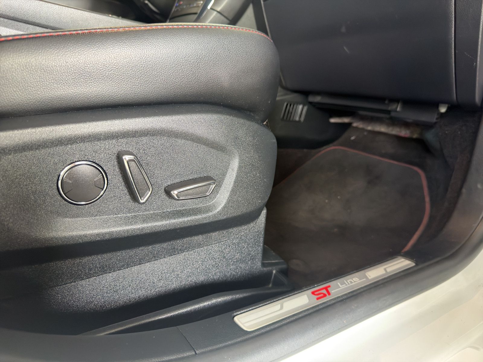 Fahrzeugabbildung Ford Edge ST-Line 4x4/Pano/B&O/Standhzg/KeyFree/AHK
