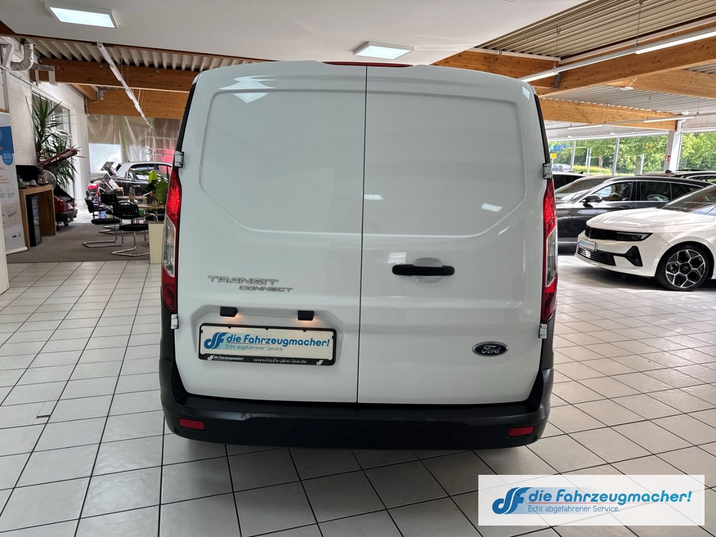 Fahrzeugabbildung Ford Transit Connect Kasten lang Kurvenlicht DAB SHZ