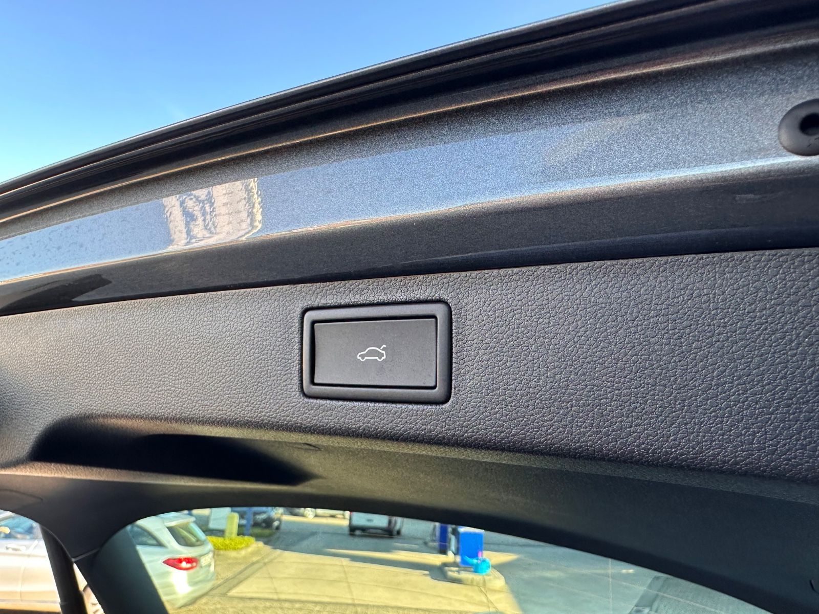 Fahrzeugabbildung SKODA Kamiq Selection 1.0 TSI DSG ACC/LED/PDC/eHeck