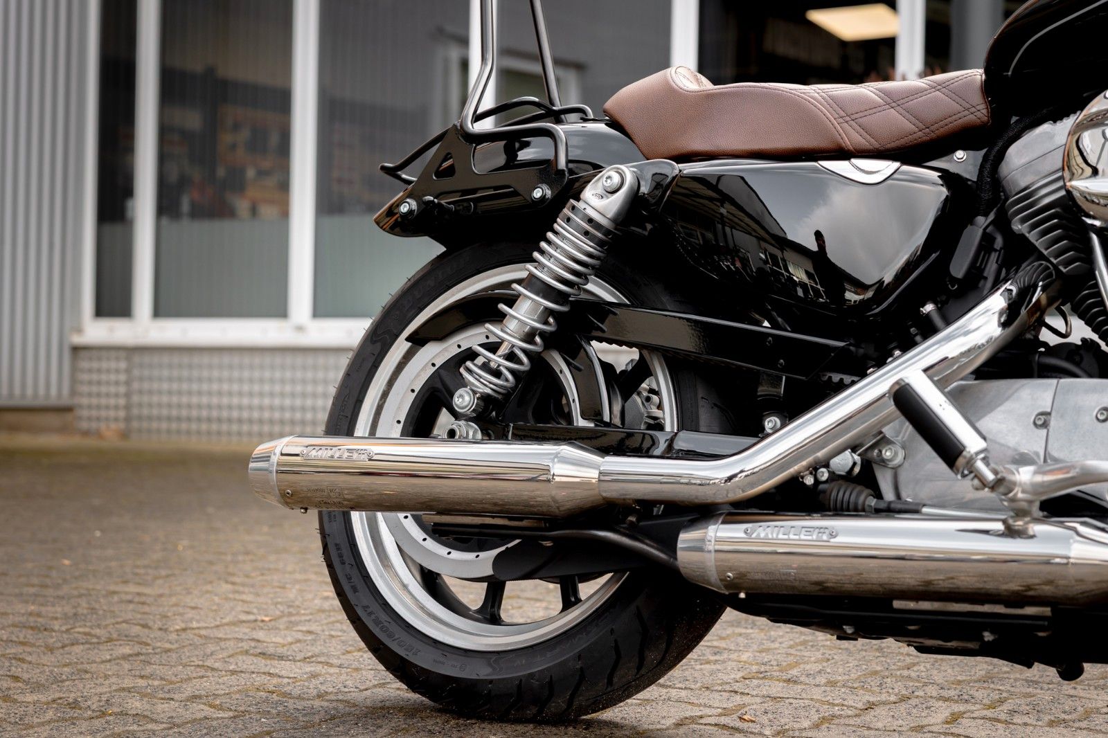 Fahrzeugabbildung Harley-Davidson XL883L SUPERLOW SPORTSTER - MILLER ABGASANLAGE