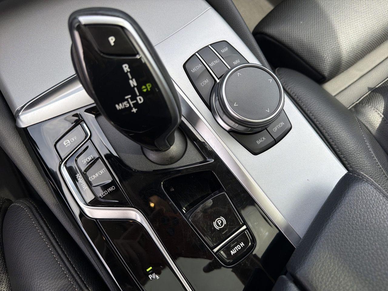 BMW 520d xDrive Tour LCProf Pano AHK St&Go RFK H/K