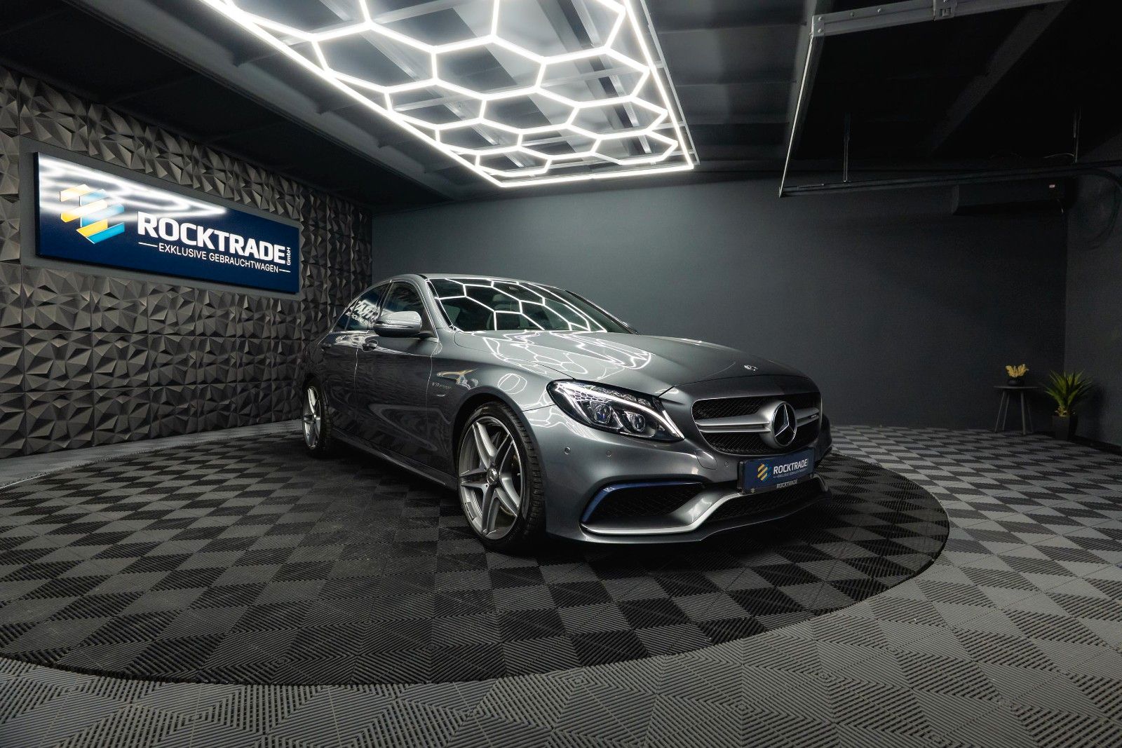 Fahrzeugabbildung Mercedes-Benz C 63 AMG Lim. | BURMESTER | LED | Top Zustand