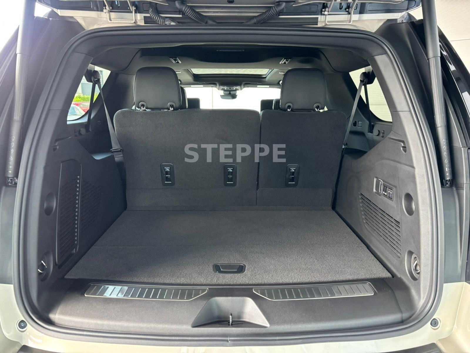 Chevrolet Suburban 6,2 High Country AHK  22"Alu; Luftfeder