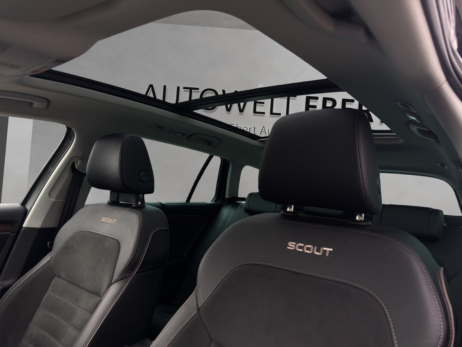 Fahrzeugabbildung SKODA Superb Combi 2.0 TSI Scout Final 4x4/AHK/PANO/