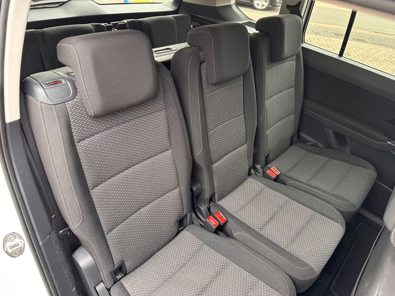 Fahrzeugabbildung Volkswagen Touran Comfortline 1.4 TSI 7-Sitze/ACC/SHZG/Navi