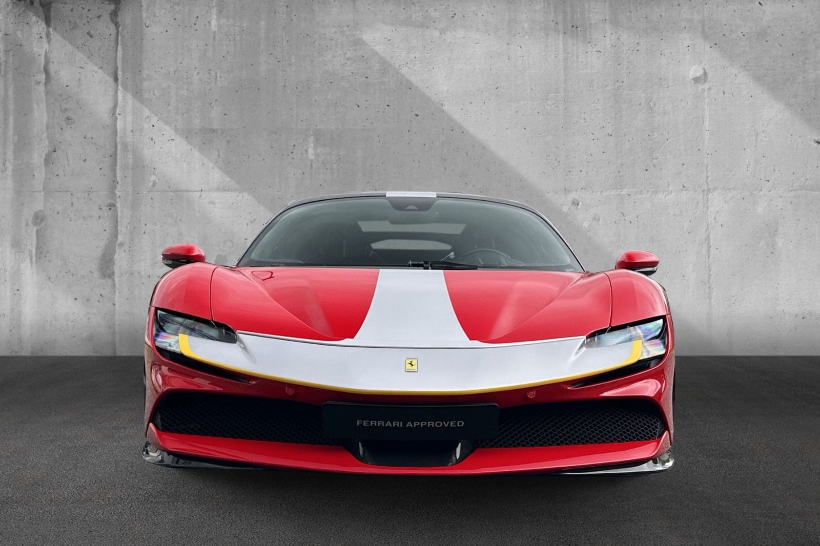 Fahrzeugabbildung Ferrari SF90 Stradale*Fiorano Paket*Full Carbon*4Punkt