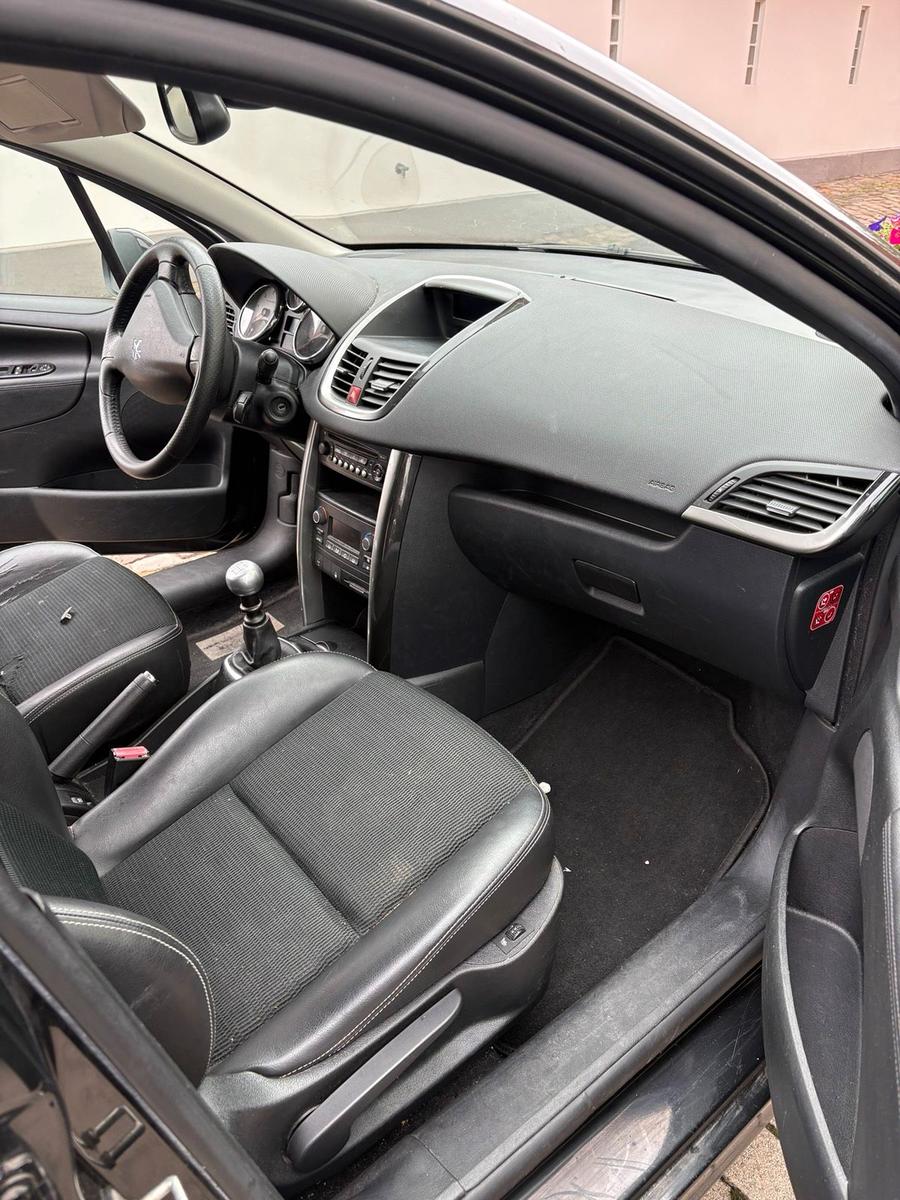 Volkswagen  2011 — photo 5