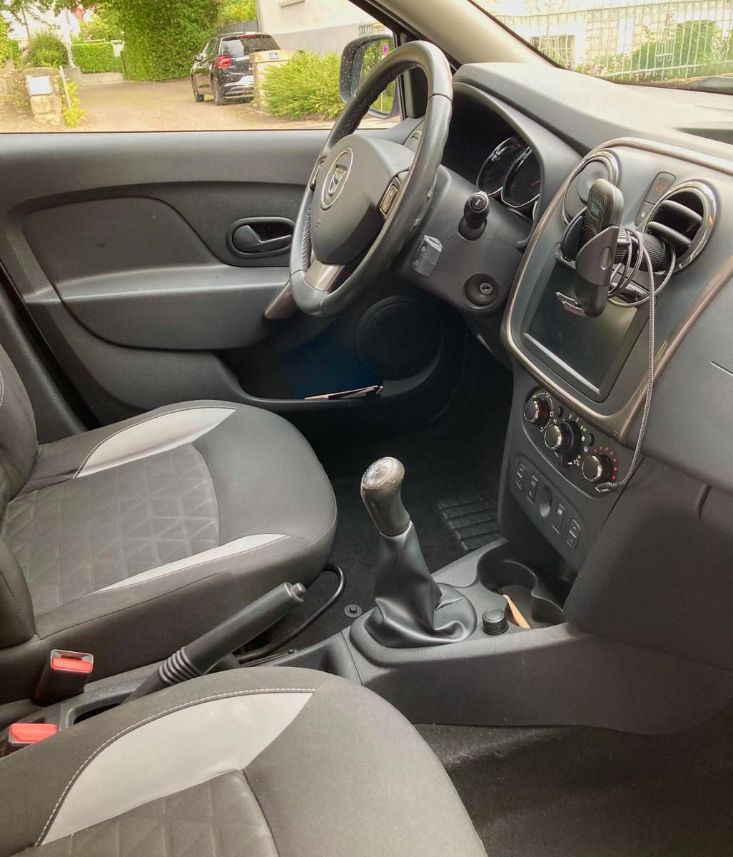Dacia Sandero Stepway TCe 90 PS, TÜV 08/2028, AHK, 2x 