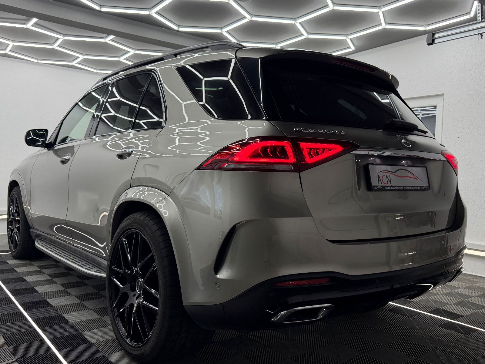 Fahrzeugabbildung Mercedes-Benz GLE 400 d 4Matic AMG-LINE/DISTRONIC+/AHK/7-SITZE