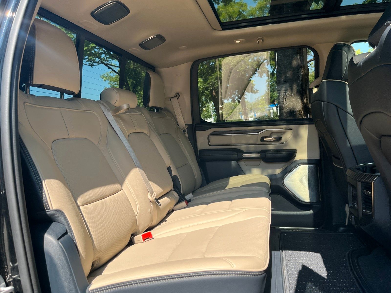 Fahrzeugabbildung Dodge RAM 1500 Limited  10"höher Alles Eingetragen!!!