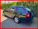 Skoda Octavia Combi AMBIENTE KLIMAAUT. SITZH. PDC AHK - Skoda Octavia aus 2011: Kombi
