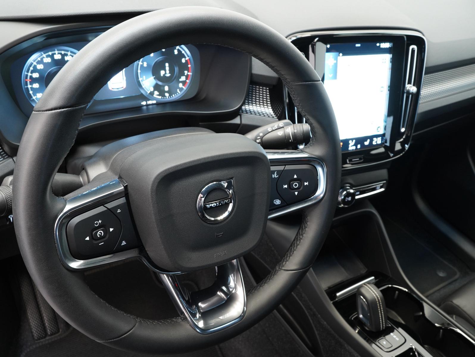 Volvo XC40 B4 B R Design LED/NAVI/ACC/LEDER/360°