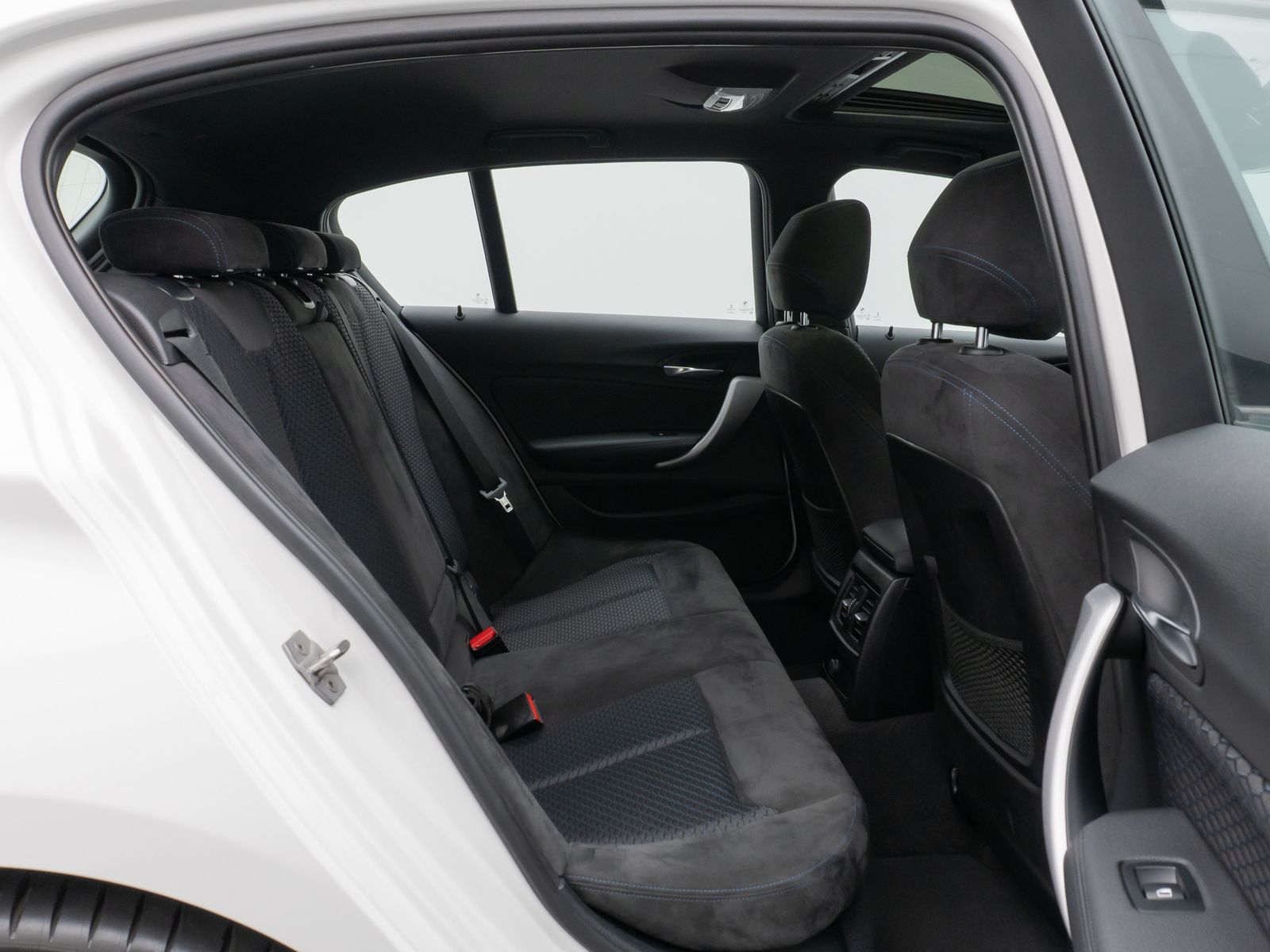Fahrzeugabbildung BMW M135i xD Parkassist Glasdach H/K NaviPr Komfort