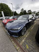 BMW i4 M50 - H&K AHK 360 Cam PA+ DAP Pano Carbon   - BMW i4 von privat