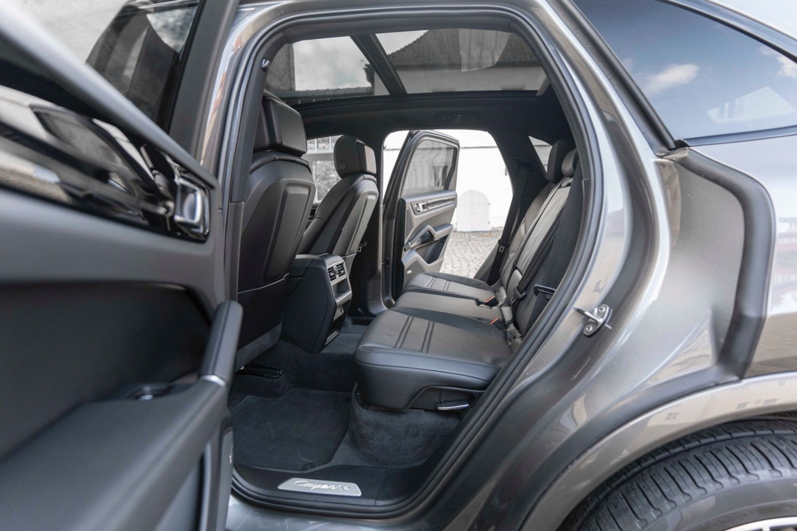 Fahrzeugabbildung Porsche Cayenne E-Hybrid  SPORT CHRONO BOSE LED  360°