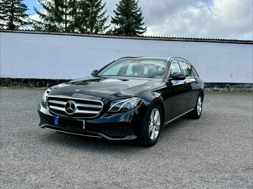 Image of Mercedes-Benz E 220