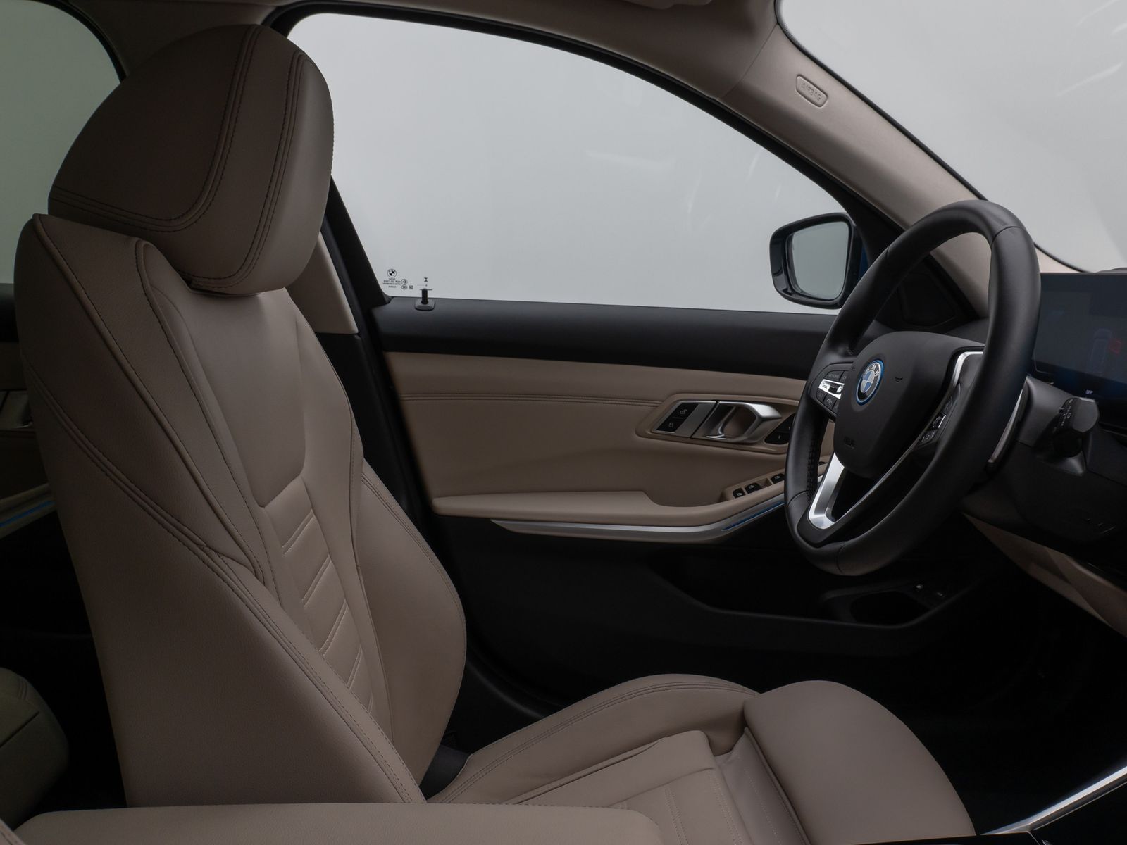 Fahrzeugabbildung BMW 330e xD Kamera HUD DAB HiFi Stop&Go AHK Sport