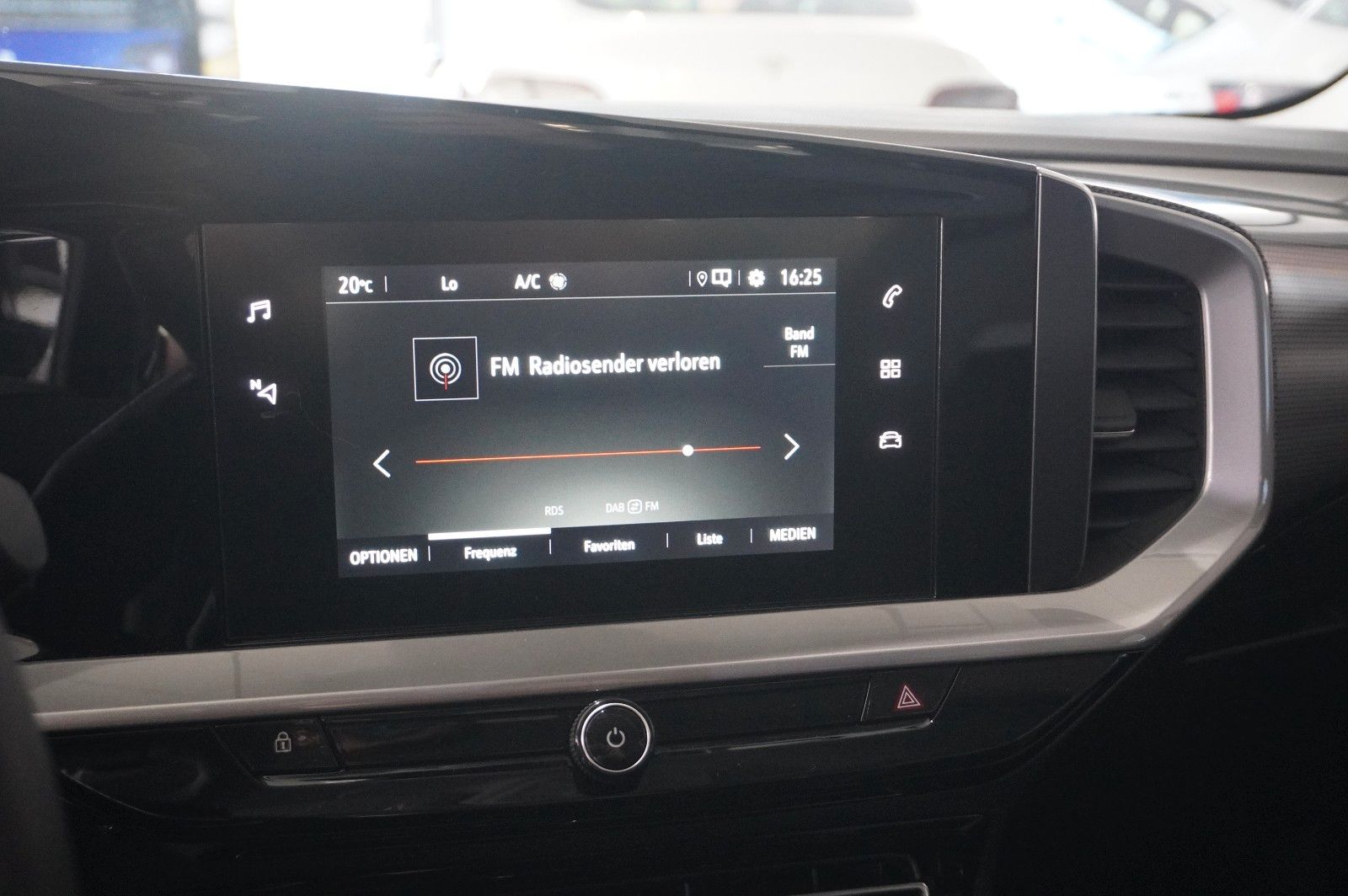 Fahrzeugabbildung Opel Mokka ELEGANCE 1.2T NAVI/LED/KAMERA/SPORT/SH/DAB